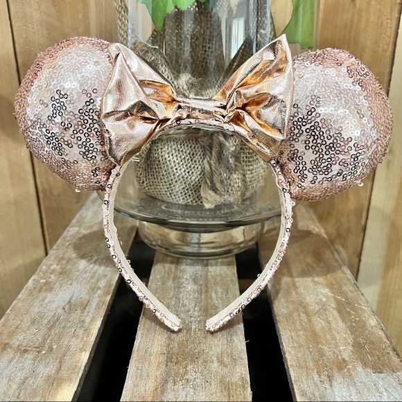 🆕 Minnie Mouse Headband - Sequined Padded Ears - Picture 1 of 2